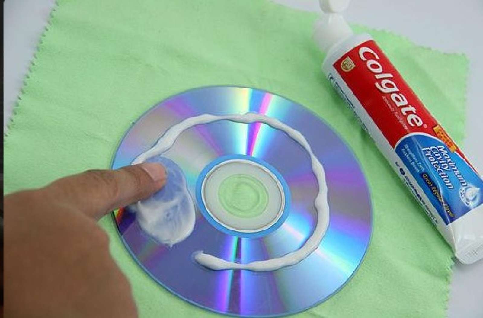 Очищения дисков. Диск очистки двд. Диск для чистки лазерной головки. СД диск для очистки. Зубная паста в быту.