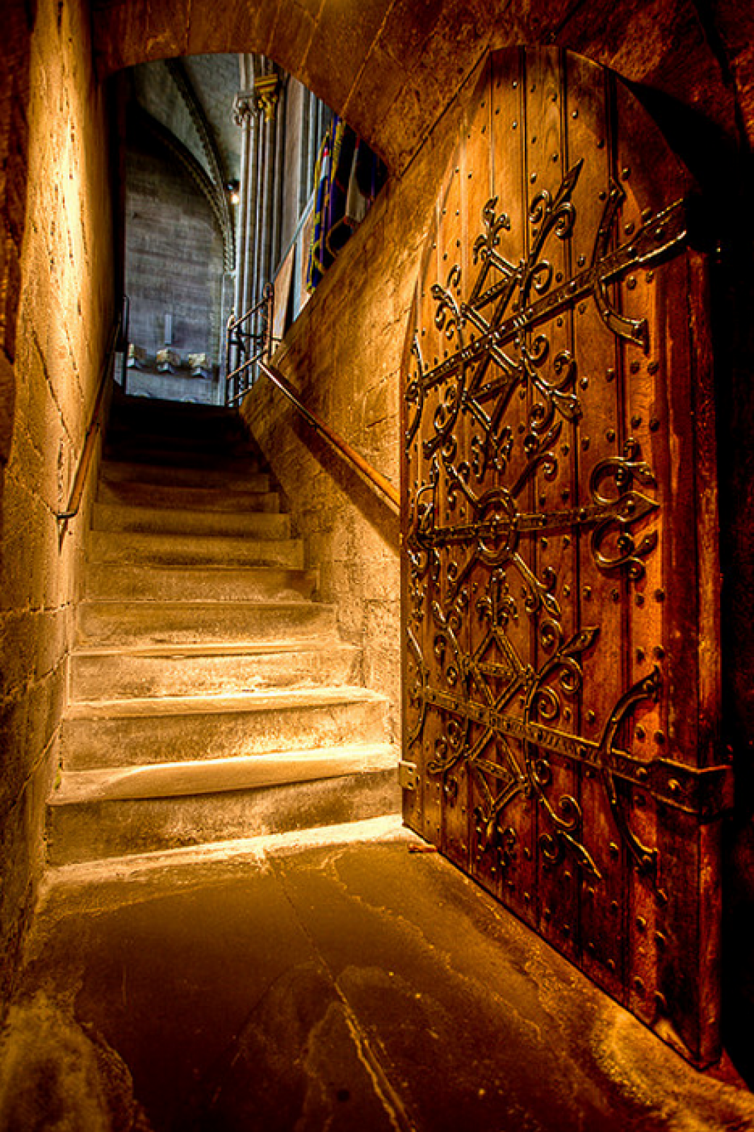Odetari doors 2. Таинственная дверь. Мистическая дверь. Старинные лестницы в замках. Дверь на лестницу.